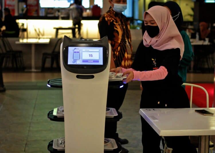 Potret Robot Pramusaji di Tangcity Mal Kota Tangerang