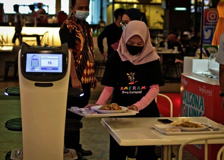 Potret Robot Pramusaji di Tangcity Mal Kota Tangerang