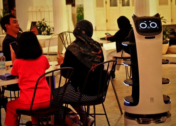 Potret Robot Pramusaji di Tangcity Mal Kota Tangerang