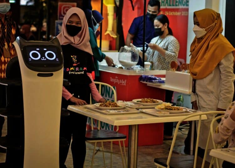 Potret Robot Pramusaji di Tangcity Mal Kota Tangerang