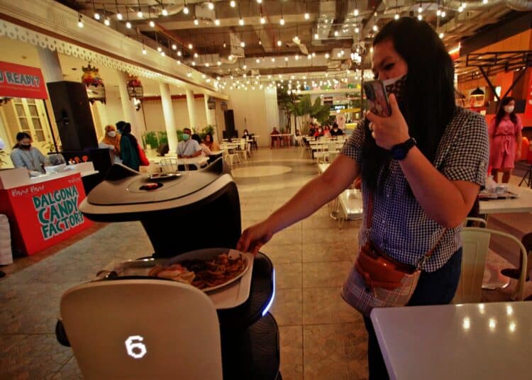 Potret Robot Pramusaji di Tangcity Mal Kota Tangerang