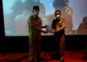 Camat Sepatan Launching Buku Memimpin dengan Gaya Pelangi