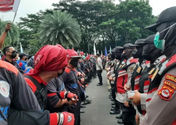 500 Buruh Demo Tuntut UMK Kabupaten Tangerang Naik