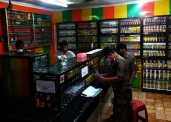 Satpol PP Kota Tangerang Sita Puluhan Botol Miras dari Dua Kedai
