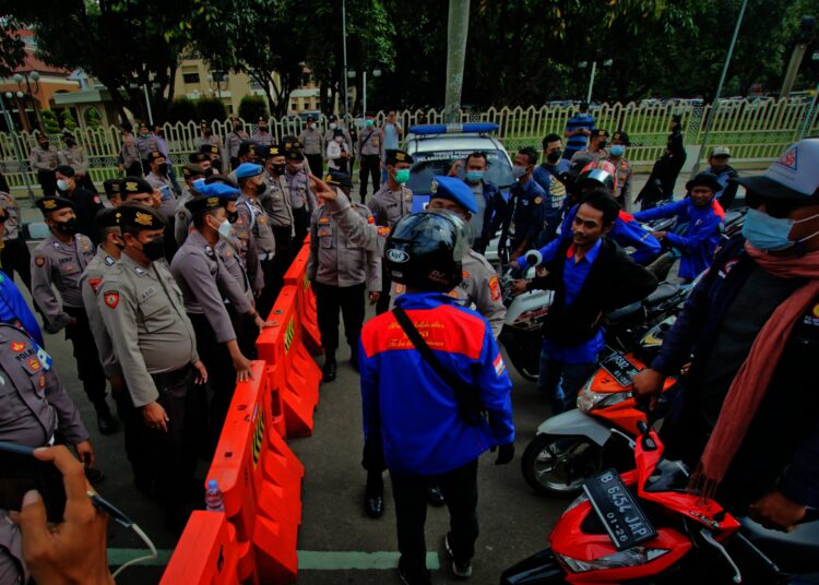 Potret Aksi Unjuk Rasa Buruh di Kota Tangerang