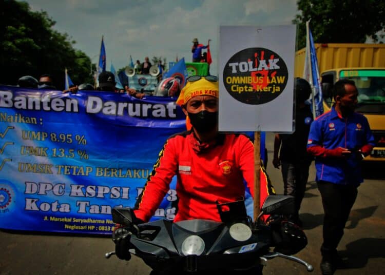 Potret Aksi Unjuk Rasa Buruh di Kota Tangerang