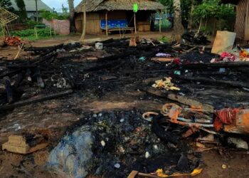 Rumah warga Kampung Muaradua RT 04 RW 01, Desa Cikiruhwetan, Kecamatan Cikeusik, Kabupaten Pandeglang, rata dengan tanah dilalap si jago merah, Selasa (2/11/2021). (ISTIMEWA)