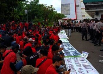 Ratusan Mantan Karyawan J&T di Tangerang Gelar Demo, Ini Tuntutannya