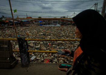 Potret Tumpukan Sampah di Kali Prancis Dadap, Kosambi