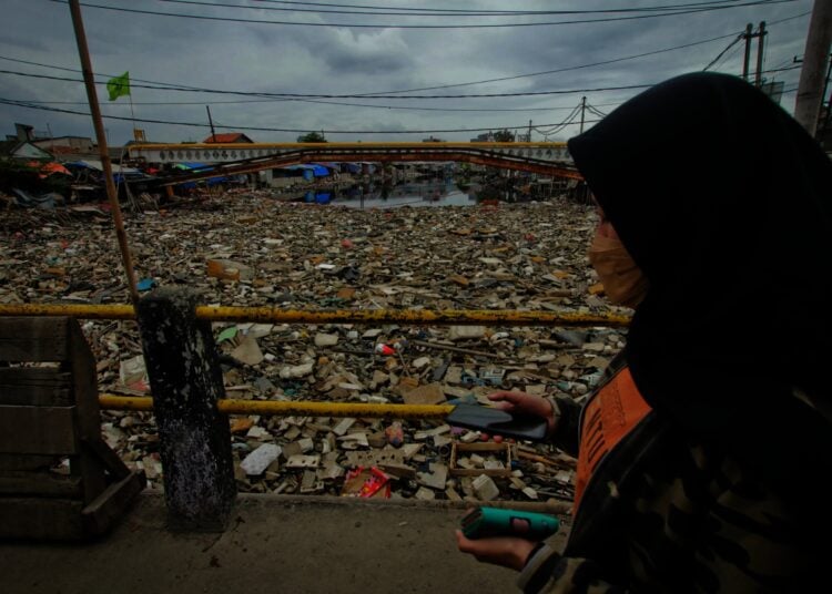 Potret Tumpukan Sampah di Kali Prancis Dadap, Kosambi