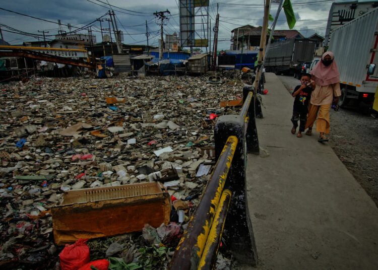Potret Tumpukan Sampah di Kali Prancis Dadap, Kosambi