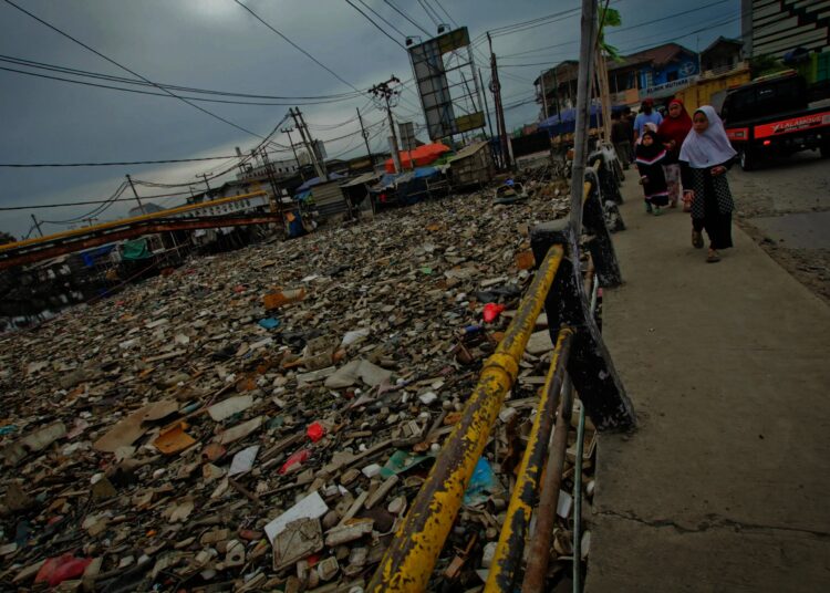 Potret Tumpukan Sampah di Kali Prancis Dadap, Kosambi