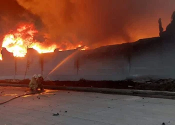 Dua Gudang Korek Api Terbakar, Karyawan Kabur Lewat Jendela