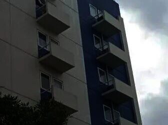 Stres Tak Bisa 'Pulang' WN Tiongkok Ini Hendak Terjun dari Lantai 6 Tower