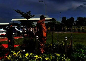 Wakil Bupati Serang Pandji Tirtayasa, memimpin apel gelar pasukan dalam rangka Operasi Lilin Maung 2021, di Halaman Mapolres Serang, Kamis (23/12/2021). (ISTIMEWA)