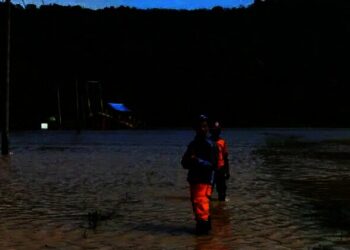 Banjir merendam Kampung Kajaroan RT 001 RW 004, Desa Ranca Sanggal, Kecamatan Cinangka, Kabupaten Serang, Rabu (1/12/2021), yang diakibatkan meluapnya aliran Sungai Cidanau. (ISTIMEWA)