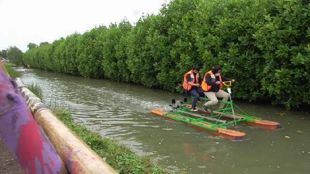 Wisata Sepeda Air Mangrove Kemiri Diminati