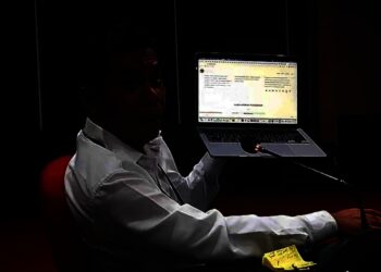 Pemuda Nekat Lawan Petugas Pakai Golok