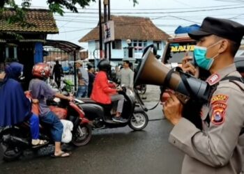 Belum Divaksin, Pembeli di Pasar Rangkasbitung Digiring Polisi Masuk Pos
