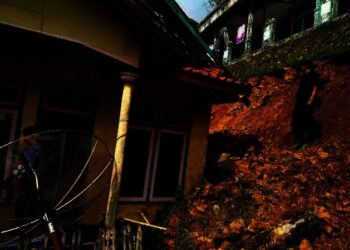 Diterjang Longsor, Rumah di Cikamunding Kabupaten Lebak Rusak