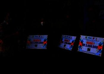 Wali Kota Arief Serahkan Hadiah Pemenang Lomba Logo, Maskot dan Official Song Porprov Banten ke- VI