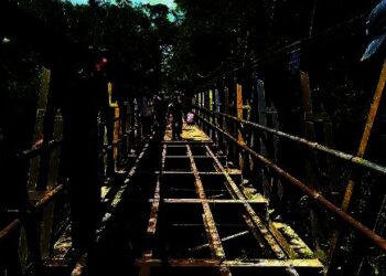Anggaran Pemda Cekak, Masyarakat di Lebak Swadaya Perbaiki Jembatan