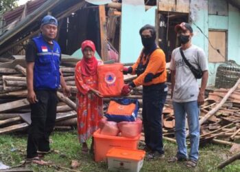 BPBD Kabupaten Serang, menyalurkan bantuan logistik kepada korban terdampak gempa, Minggu (16/1/2022). (ISTIMEWA)
