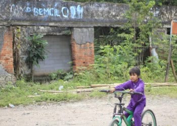 Salah satu eks stasiun kereta api di Kabupaten Pandeglang, tepatnya di Kadomas, Kecamatan Pandeglang, yang kondisinya sudah rusak berat, Jumat (7/1/2022). (NIPAL SUTIANA/SATELITNEWS.ID)
