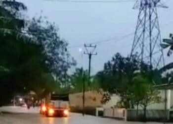 Kondisi Jalan Raya Citeureup – Cibaliung, Kabupaten Pandeglang, terendam banjir, Kamis (20/1/2022). (ISTIMEWA)
