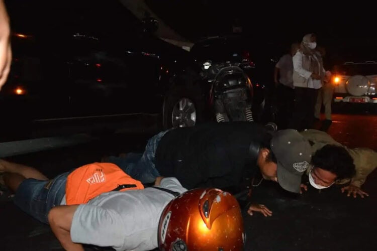 Kapolres Soroti Prokes di Kawasan Wisata Tanjung Kait