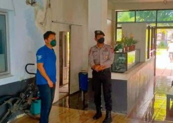 Foto : Personil Satuan Samapta, periksa lokasi wisata pemandian Tirta Mas di Ciruas, Kabupaten Serang. (ISTIMEWA)