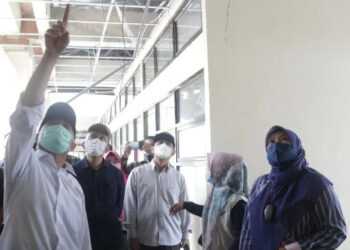 Menteri Koordinator Bidang Pembangunan Manusia dan Kebudayaan (Menko PMK) RI, Muhadjir Effendy, bersama Bupati Pandeglang, Irna Narulita dan jajaran, memantau lokasi terdampak gempa di Pandeglang, Minggu (16/1/2022). (ISTIMEWA)