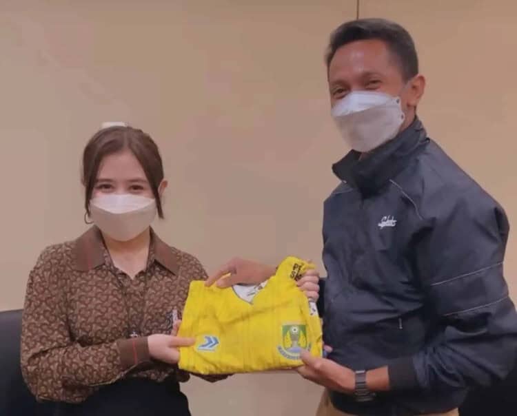 Artis Prilly Latuconsina Resmi Jadi Pemilik Persikota