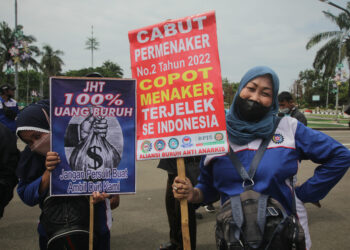 Foto Aksi Buruh di Tangerang Tolak Peraturan Baru JHT
