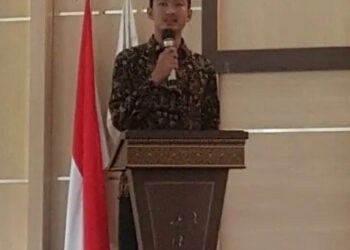 Ketua Umum Kumandang Banten, Tubagus (Tb) A Nisaz Mafakhir, sedang memberikan sambutan pada salah satu acara, beberapa waktu lalu. (ISTIMEWA)