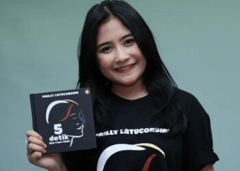 Lima artis ini menulis novel, Salah Satunya Prilly Latuconsina