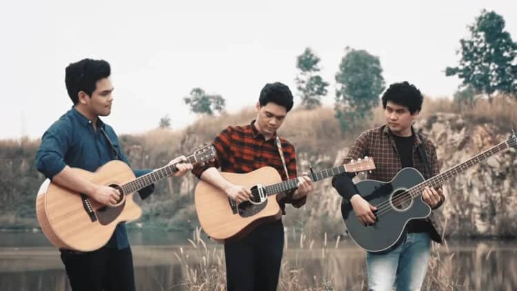 Lirik Lagu I Still Love You – The Overtunes