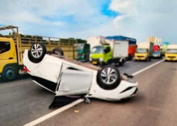 Sopir Hilang Konsentrasi, Mobil Terguling di Tol Karawaci, Begini Kondisi Pengemudi