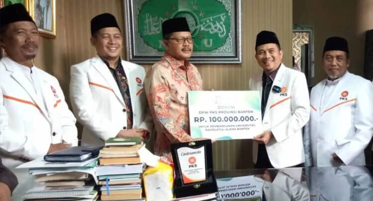 DPW PKS Provinsi Banten, berikan bantuan uang senilai Rp 100 juta kepada PWNU Provinsi Banten, untuk pembangunan kampus INUBA. (ISTIMEWA)