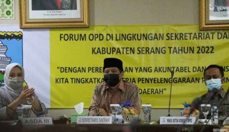 Sekda Kabupaten Serang, Tb Entus Mahmud Sahiri, menggelar rapat forum OPD, Jumat (11/3/2022). (ISTIMEWA)