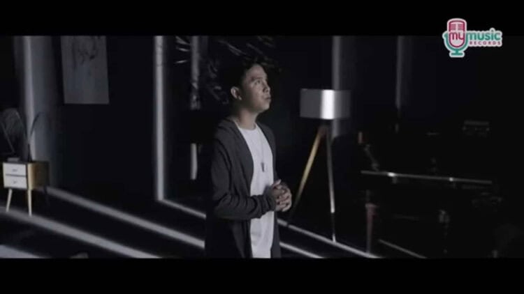 Lirik Lagu Kekasih Bayangan – Cakra Khan