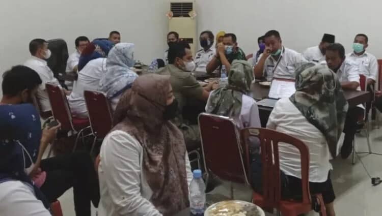 RAPAT KOORDINASI–Jajaran kepanitiaan Hari Jadi Pandeglang ke 148, sedang menggelar rapat koordinasi, di Ruang Pintar Setda, Rabu (23/3/2022). (ISTIMEWA)