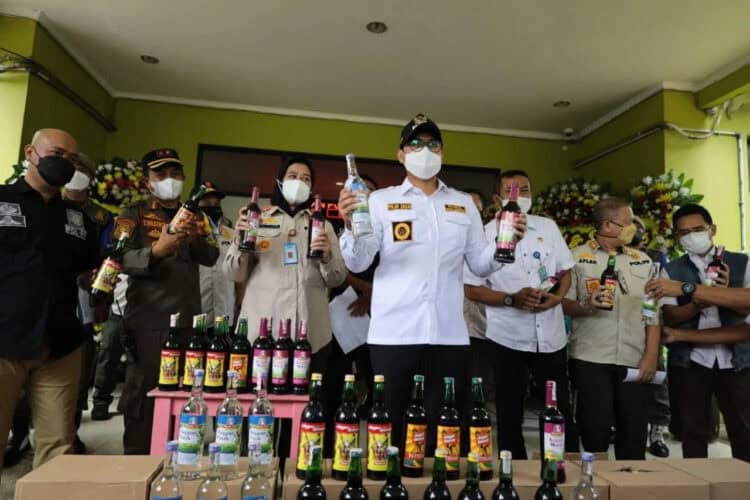 6.420 Botol Minuman Keras Disita Pol PP Tangsel