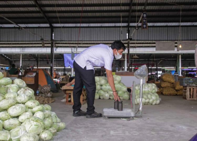 Foto Uji Tera Alat Ukur Timbang Pedagang Pasar Jatiuwung