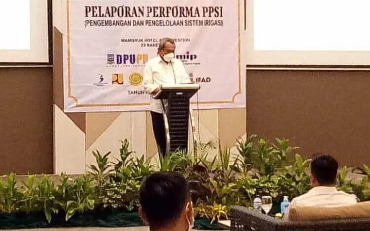 Wakil Bupati Serang Pandji Tiryasa, menyampaikan sambutan pada kegiatan pelaporan performa PPSI di Anyer. (ISTIMEWA)