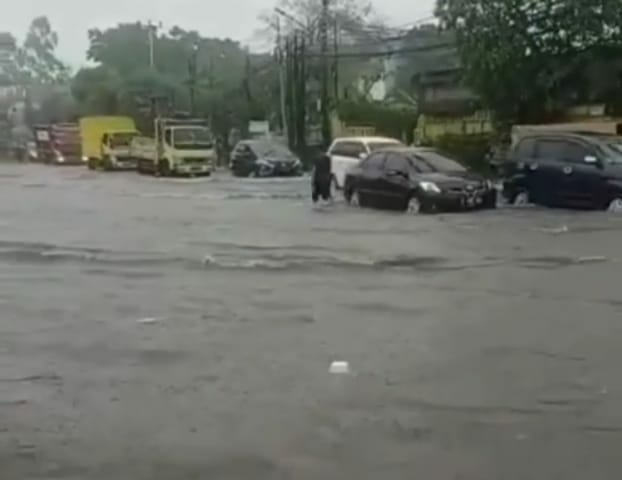 Tak Sampai Satu Jam Diguyur Hujan, Sebagian Wilayah Kota Tangerang Tergenang