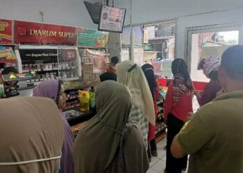 Warga Serbu Minyak Goreng 2 Liter Rp 28 Ribu di Minimarket