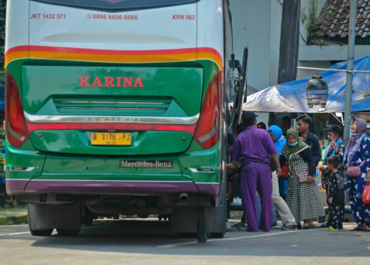 Foto Mudik Lebih Awal di Terminal Poris Plawad Tangerang