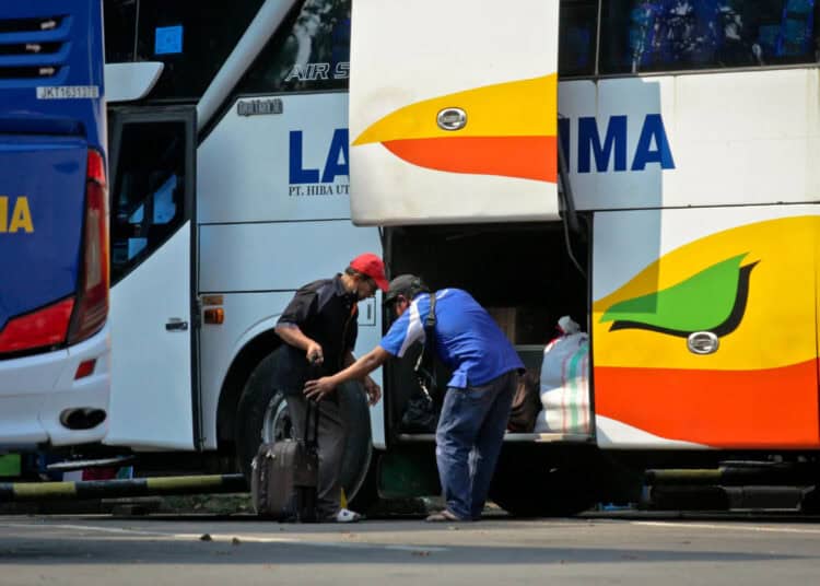 Foto Mudik Lebih Awal di Terminal Poris Plawad Tangerang