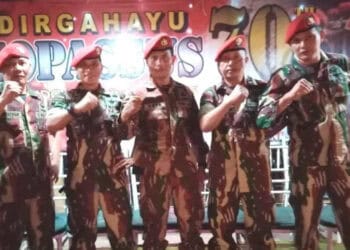 Salam, para anggota Kopassus wilayah Pandeglang usai gelar doa bersama. (ISTIMEWA)